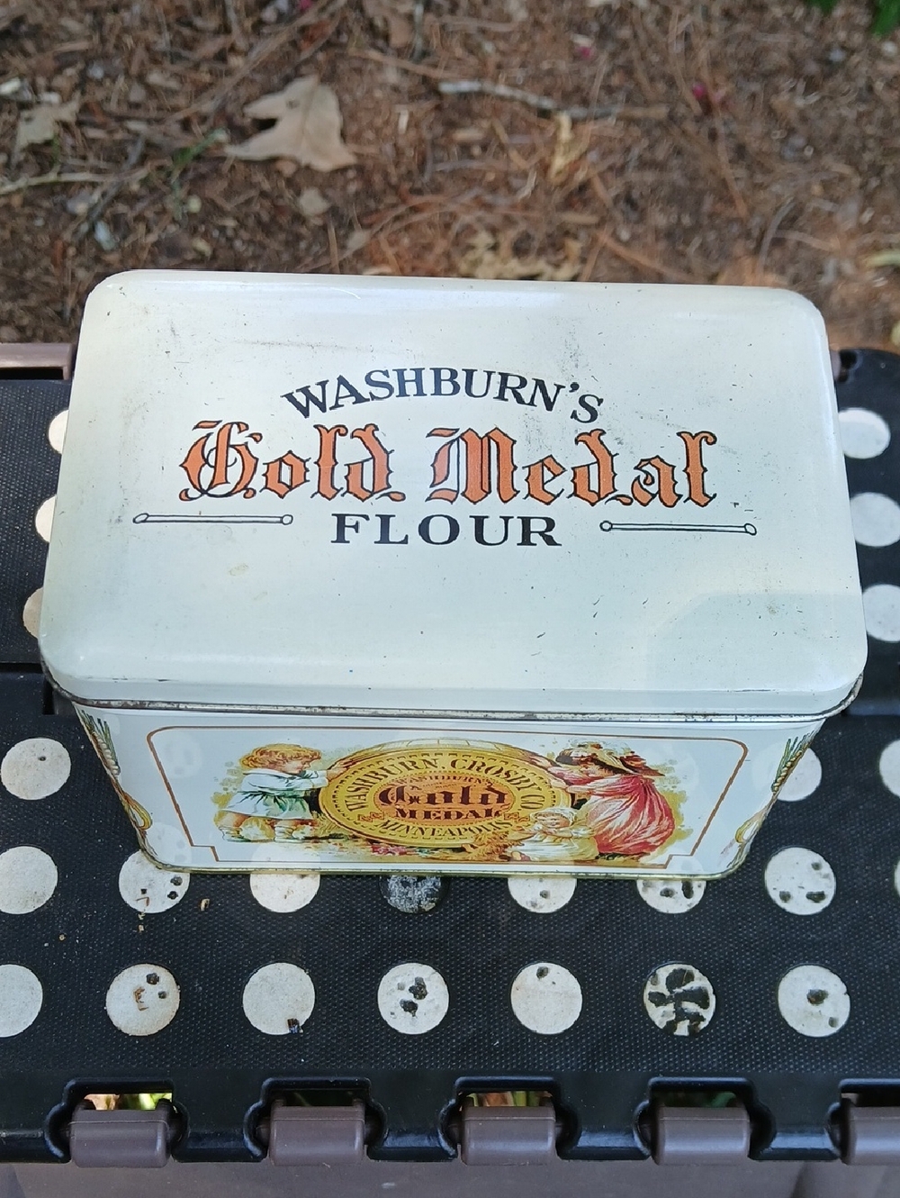 Washburn's Gold Medal Flour Vintage Tin - White with Gold & Red Accents 3"×3"×5"